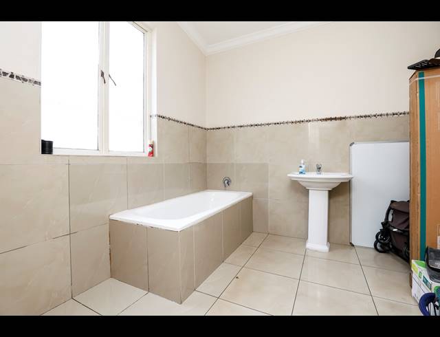 350M² BUILDING FOR SALE IN ESSENWOOD